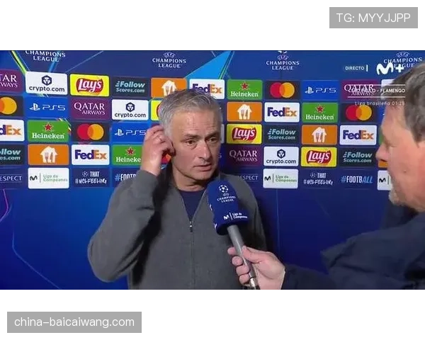 本菲卡主帅穆里尼奥不满判罚染红次回合无法临场指挥